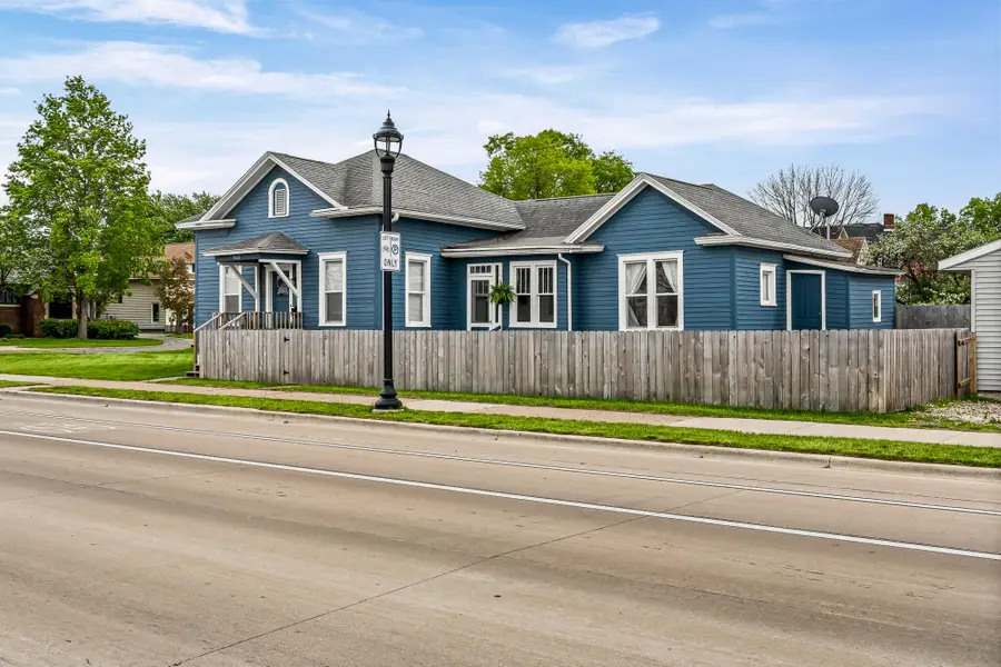 1018 Gillette St, La Crosse, WI 54603 - #2
