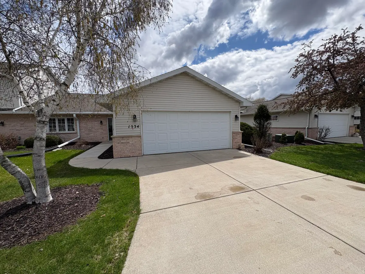 1534 River Pines Dr, Green Bay, WI 54311 - #1