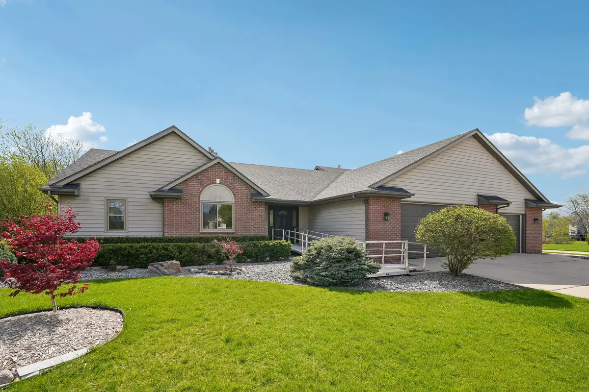 8108 East Ridge Dr, Pleasant Prairie, WI 53158 - #1