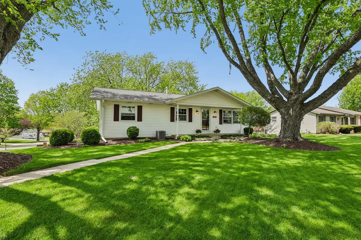 407 N Midway Ave, Jefferson, WI 53549 - #1
