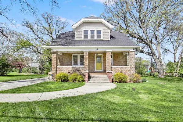5075 S 35th St, Greenfield, WI 53221