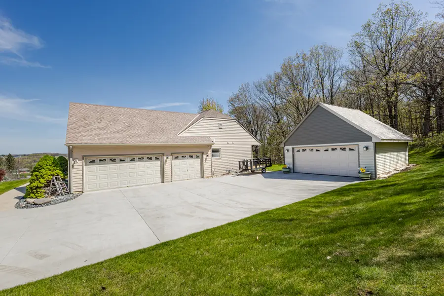 20805 W Windsor Dr, New Berlin, WI 53146 - #3