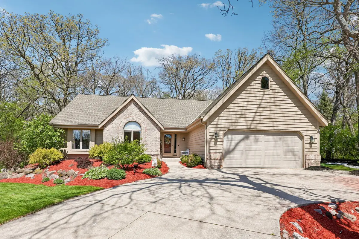 S45W25740 Red Oak Ct, Waukesha, WI 53189 - #1