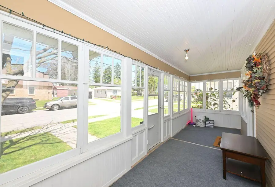 121 W Washington Ave, Hartford, WI 53027 - #3