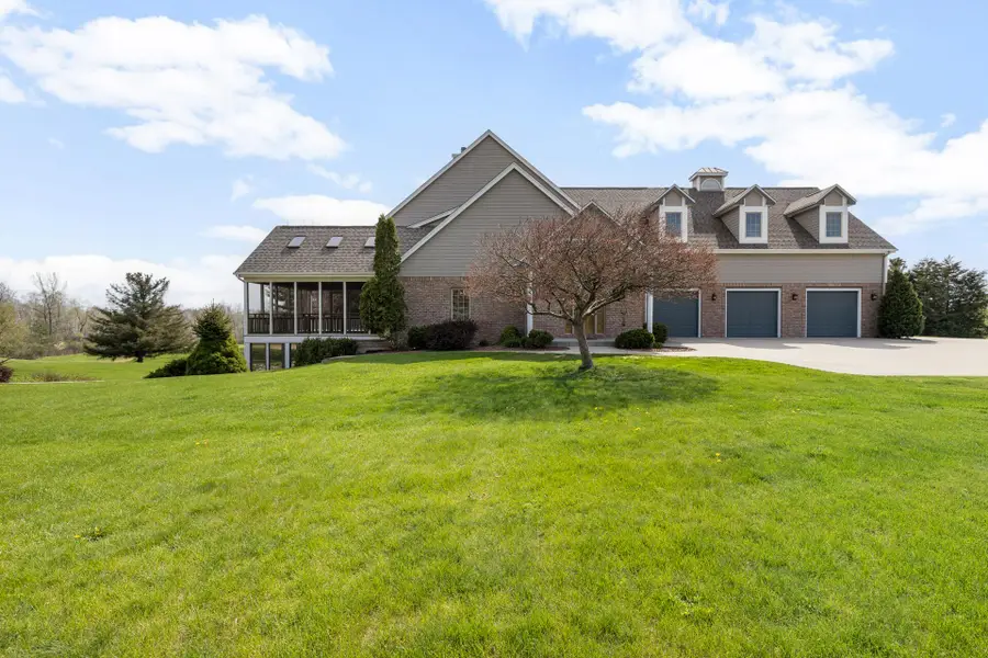 7636 Fairway Ln, Farmington, WI 53090 - #3