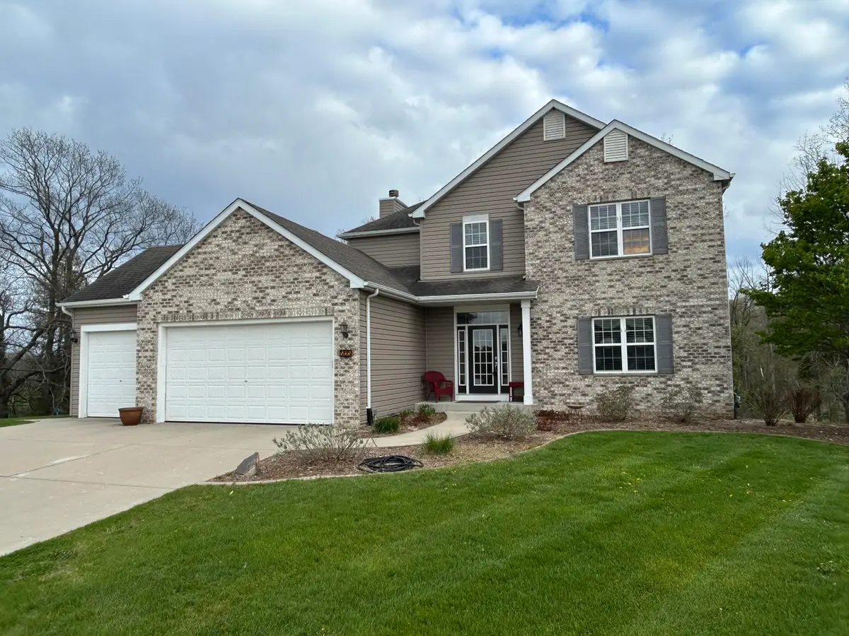 505 Acacia Dr, Saukville, WI 53024 - #1