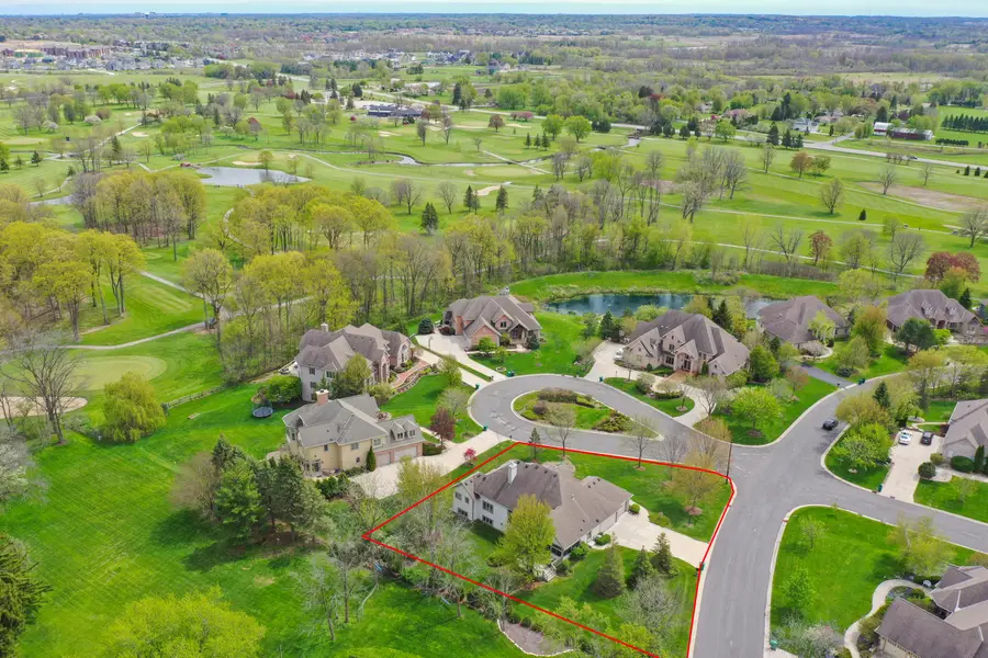 N52W21298 Golfview Ct, Menomonee Falls, WI 53051 - #2