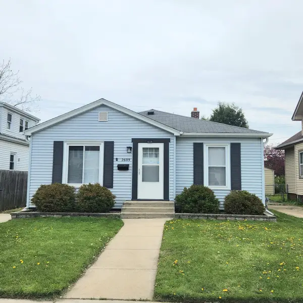 2609 Bate St, Racine, WI 53403