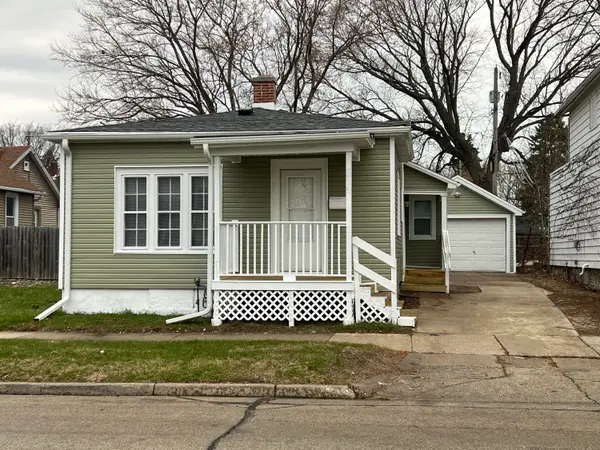 614 11th St, Racine, WI 53403