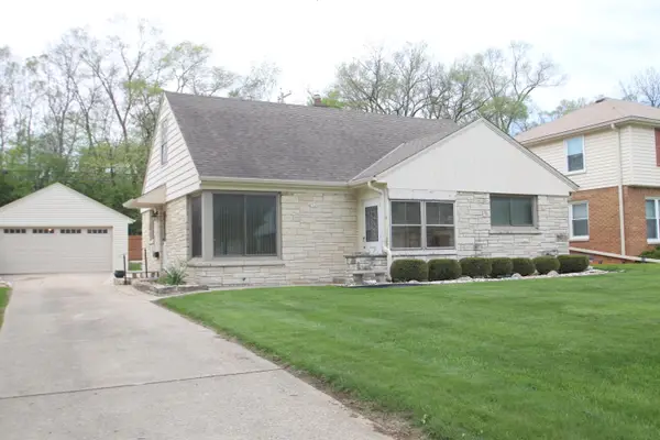 2345 N 103rd St, Wauwatosa, WI 53226