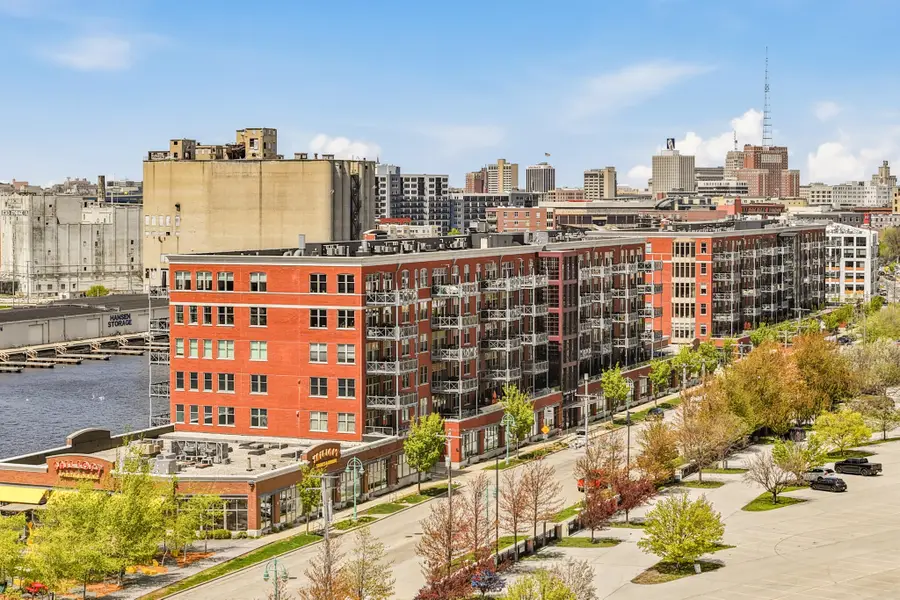 601 E Erie St, Milwaukee, WI 53202 - #2