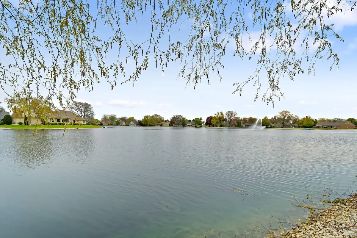 2314 W Dickinson Ct, Mequon, WI 53092 - #1