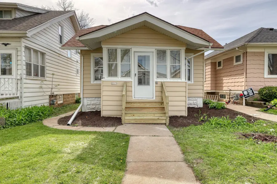 2117 S 77th St, West Allis, WI 53219 - #2