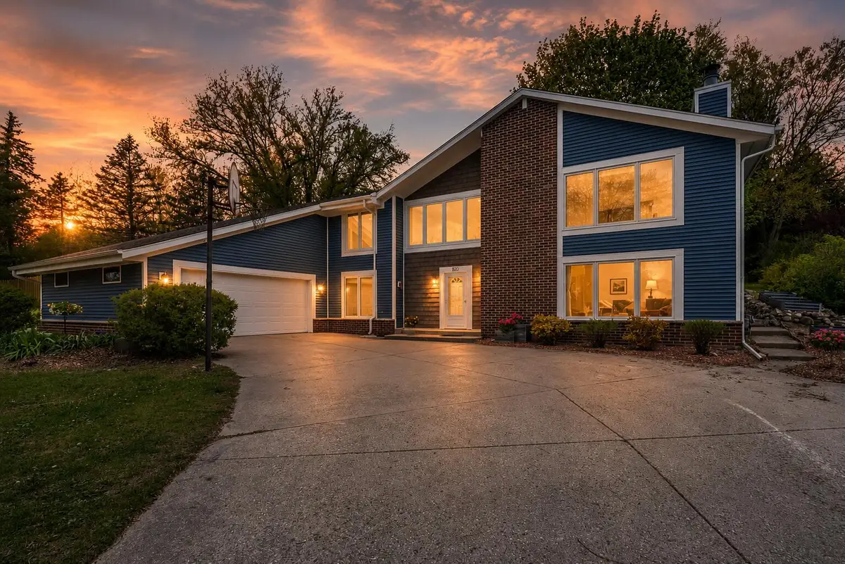 820 Crestwood Dr, Waukesha, WI 53188 - #1
