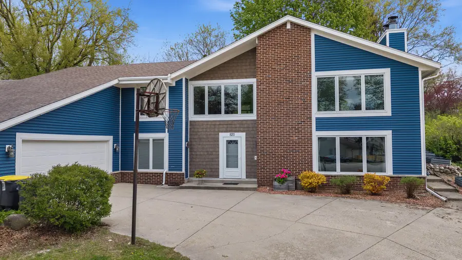 820 Crestwood Dr, Waukesha, WI 53188 - #3