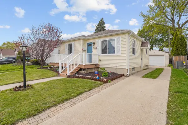 2704 Dwight St, Racine, WI 53403