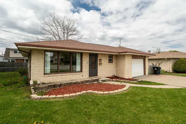 2204 Savoy Cir, Racine, WI 53404