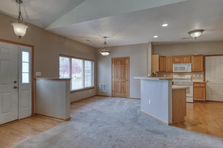 1048 Quinlan Dr, Pewaukee, WI 53072 - #3