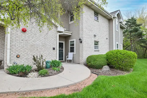 18430 Emerald Dr, Brookfield, WI 53045