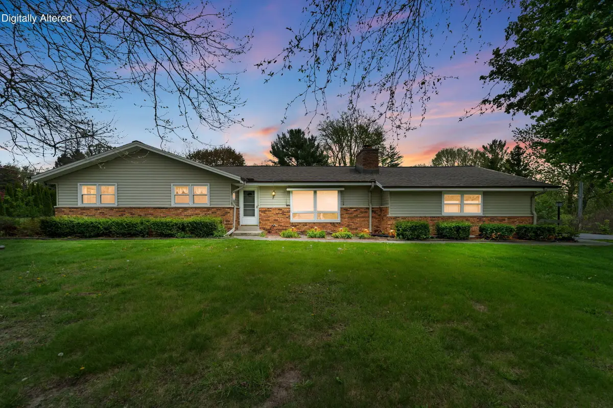 W221S7400 Valley View Rd, Vernon, WI 53150 - #1