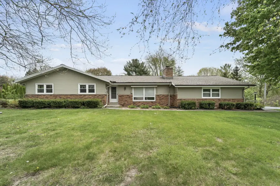 W221S7400 Valley View Rd, Vernon, WI 53150 - #2