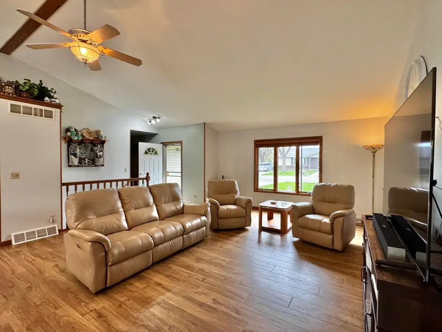 1003 Meadow St, Watertown, WI 53094 - #3
