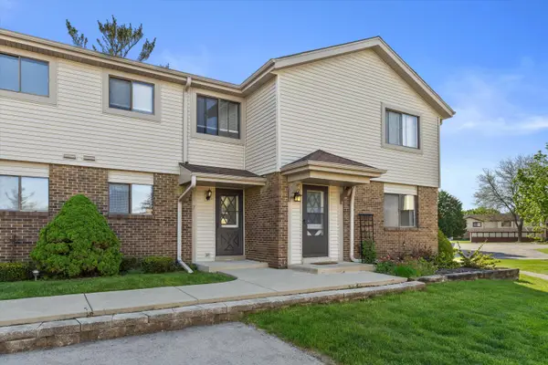 5736 Cambridge Cir, Racine, WI 53406