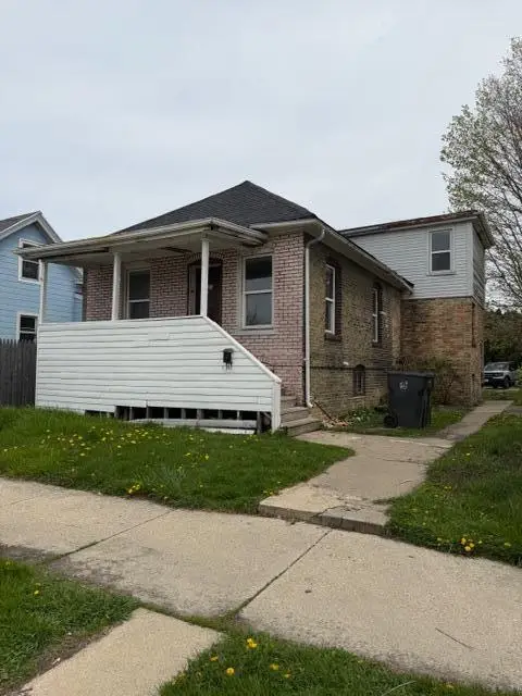 2143 Howe St, Mount Pleasant, WI 53403