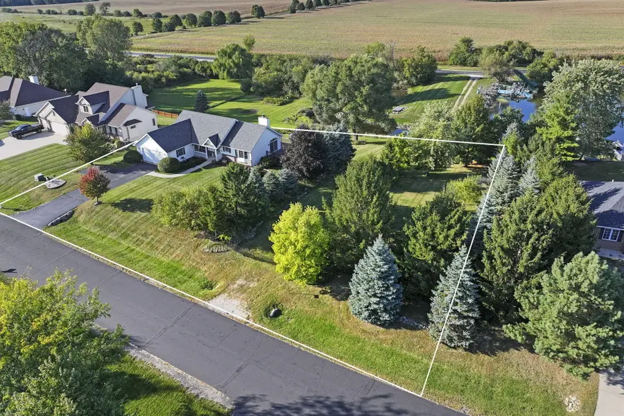 2144 Blue Heron Dr, Delavan, WI 53115 - #3