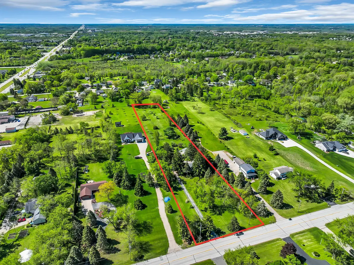 2901 W Forest Hill Ave, Franklin, WI 53132 - #1