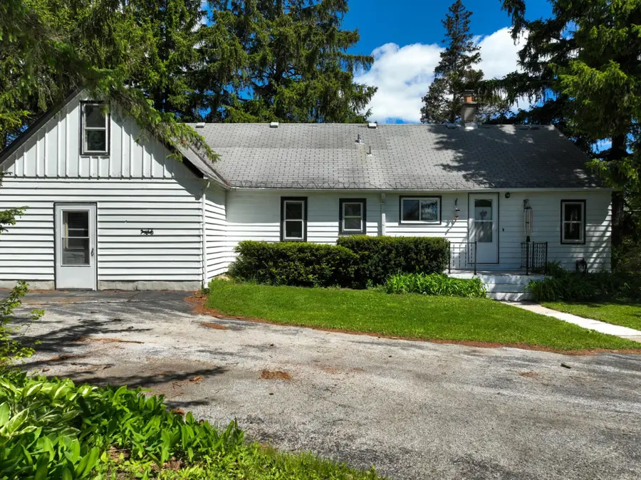 2901 W Forest Hill Ave, Franklin, WI 53132 - #3