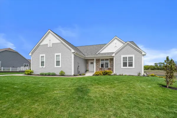 723 Autumn Ridge Ln, Hartford, WI 53027