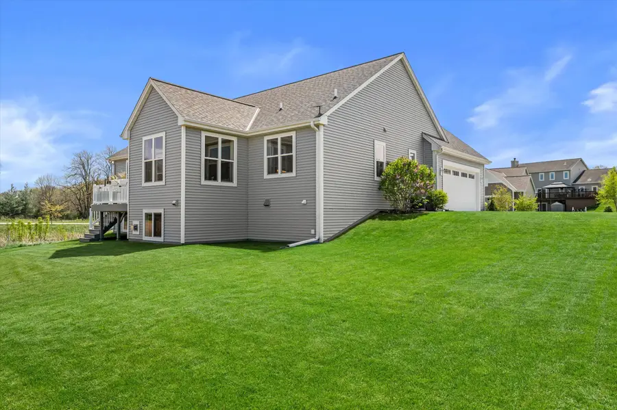 723 Autumn Ridge Ln, Hartford, WI 53027 - #2