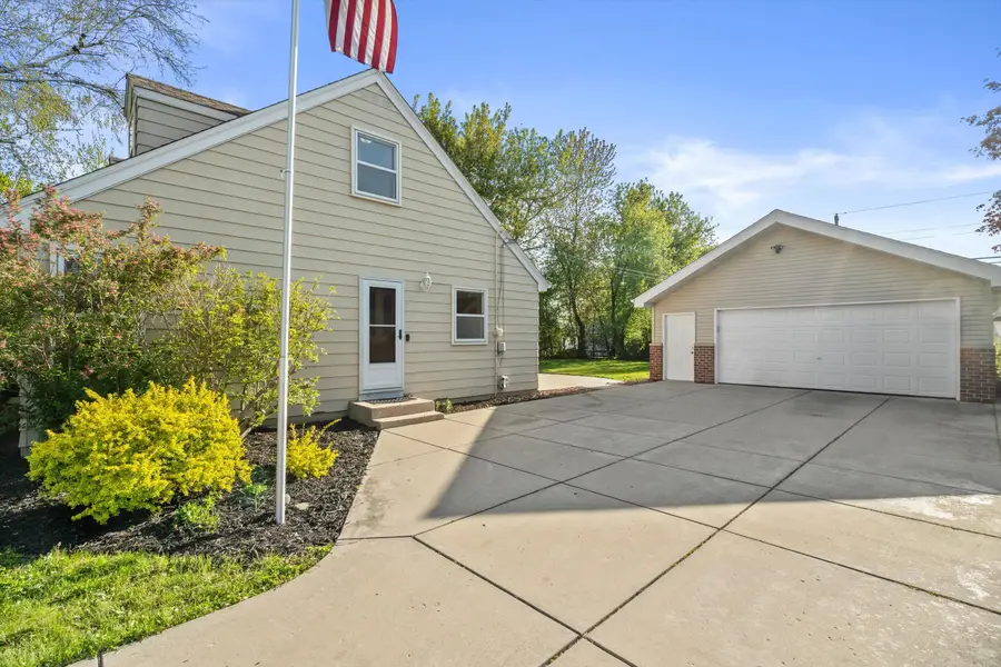 W150N8180 Manhattan Dr, Menomonee Falls, WI 53051 - #3