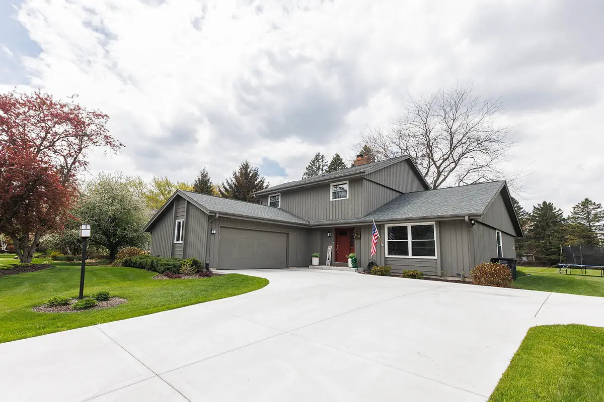 4 Cherrywood Ct, Wind Point, WI 53402 - #1