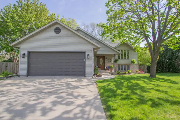 509 Mary Knoll Ln, Watertown, WI 53098