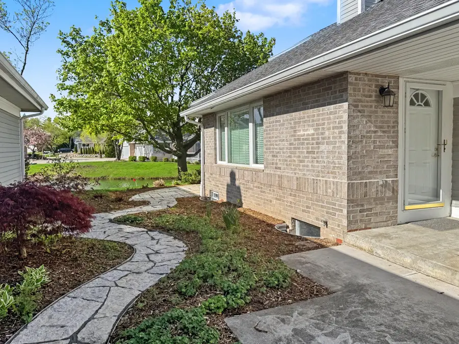 14143 W Waters Edge Trl, New Berlin, WI 53151 - #2