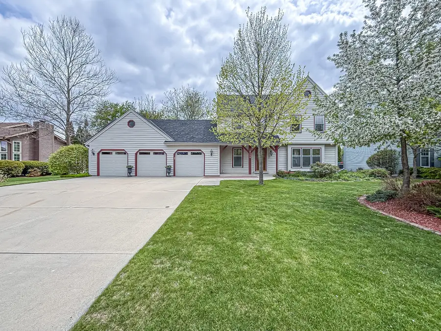 13130 W Scarborough Dr, New Berlin, WI 53151 - #2