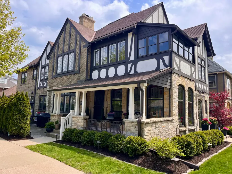 4224 N Farwell Ave, Shorewood, WI 53211 - #2