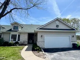 267 Cardinal Ln, Hartland, WI 53029 - #1