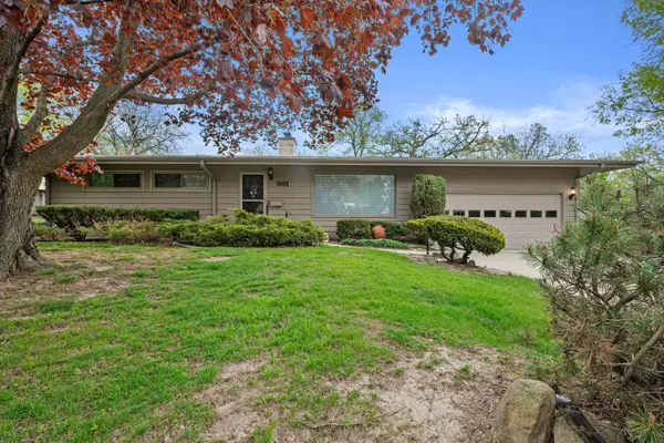 901 Hawthorn Dr, Waukesha, WI 53188