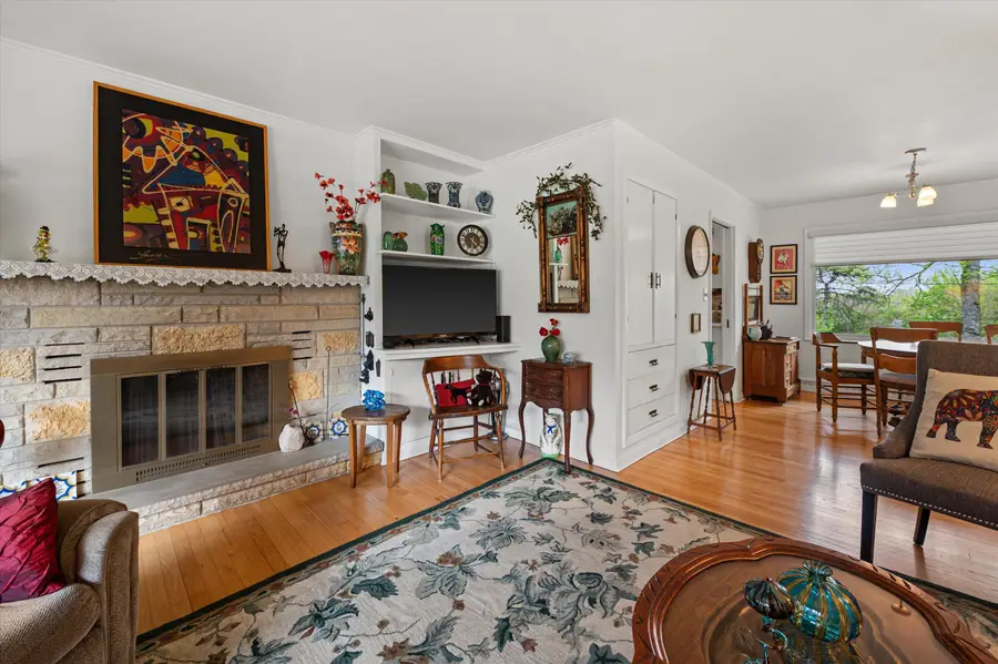 901 Hawthorn Dr, Waukesha, WI 53188 - #3