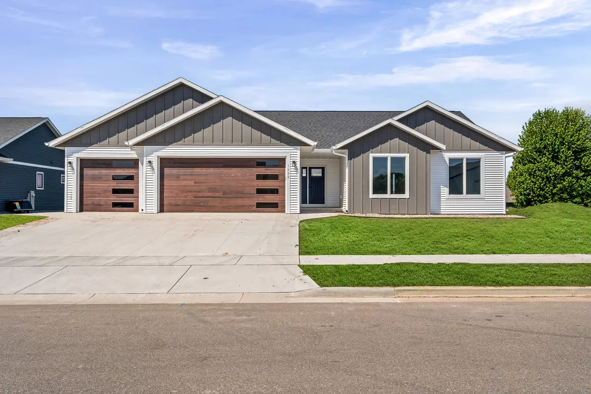 1050 Crockett Dr, Holmen, WI 54636 - #1