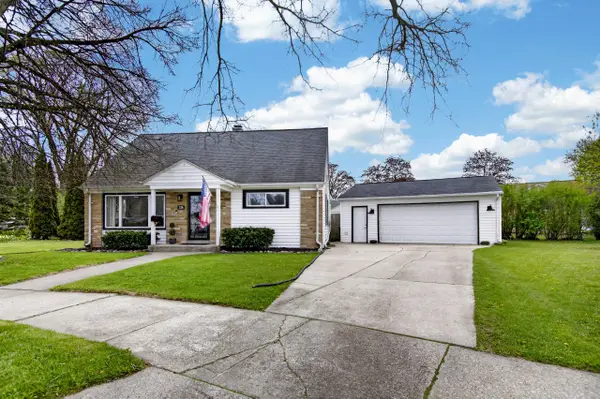3206 Lakeview Cir, Racine, WI 53402