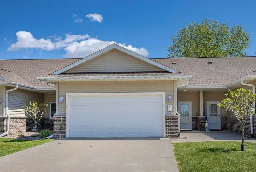 411 Cherry Ln S, Holmen, WI 54636 - #1