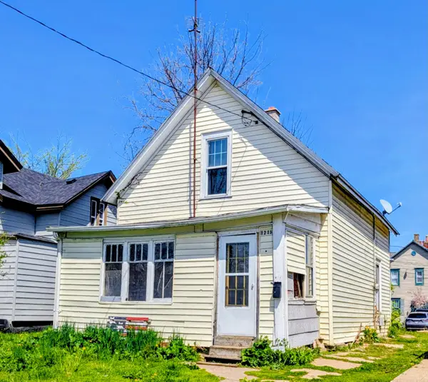 1219 Racine St, Racine, WI 53403