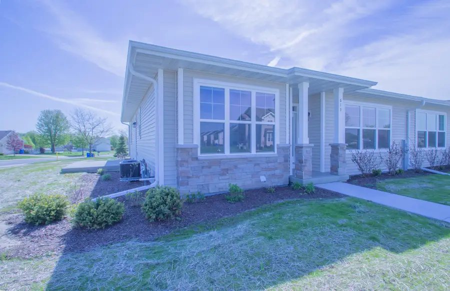 613 Hunter Oaks Blvd, Watertown, WI 53094 - #2