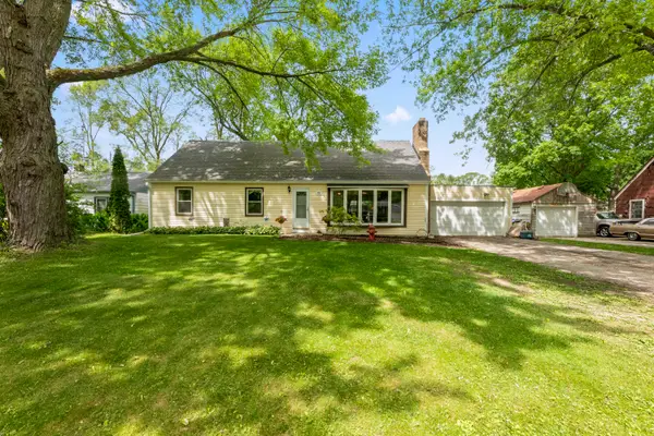251 S Main St, Dousman, WI 53118