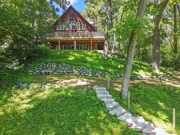 W2247 Beulah Heights Rd, East Troy, WI 53120