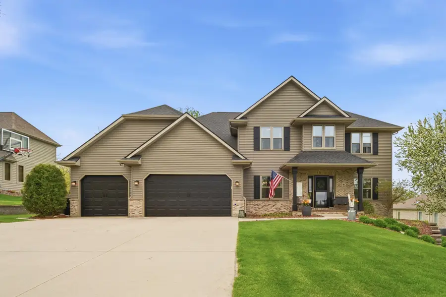 412 Ledgewood Dr, Fond Du Lac, WI 54937 - #2